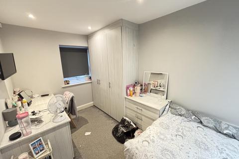 3 bedroom flat to rent, Victoria Road, Leeds LS6