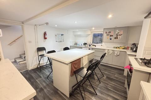 8 bedroom house to rent, Victoria Road, Leeds LS6