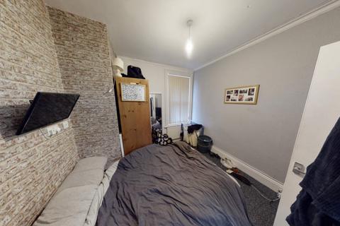 2 bedroom flat to rent, Headingley Avenue, Leeds LS6