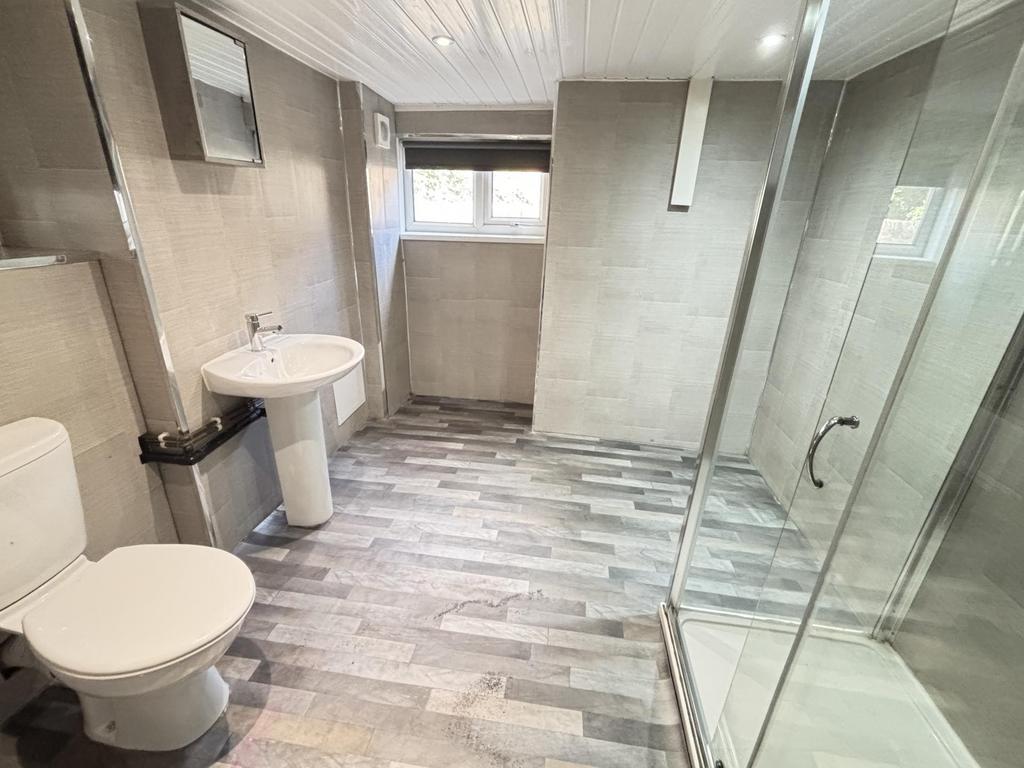 A modern and clean bathroom featuring a spaciou...