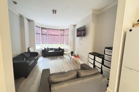 7 bedroom house to rent, St Michaels Crescent, Leeds LS6