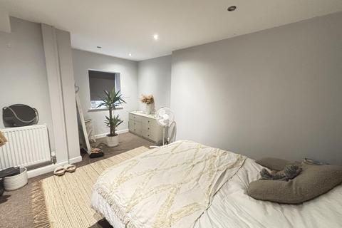 3 bedroom house to rent, Knowle Mount, Leeds LS4
