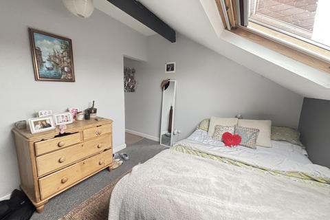 3 bedroom house to rent, Knowle Mount, Leeds LS4