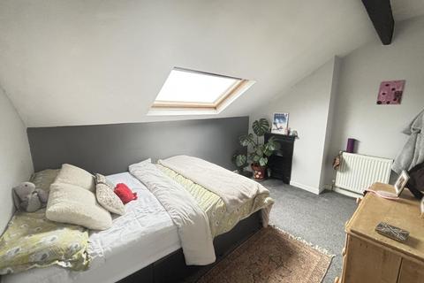 3 bedroom house to rent, Knowle Mount, Leeds LS4