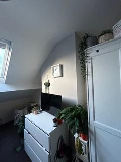 5 bedroom house to rent, Broomfield View, Leeds LS6