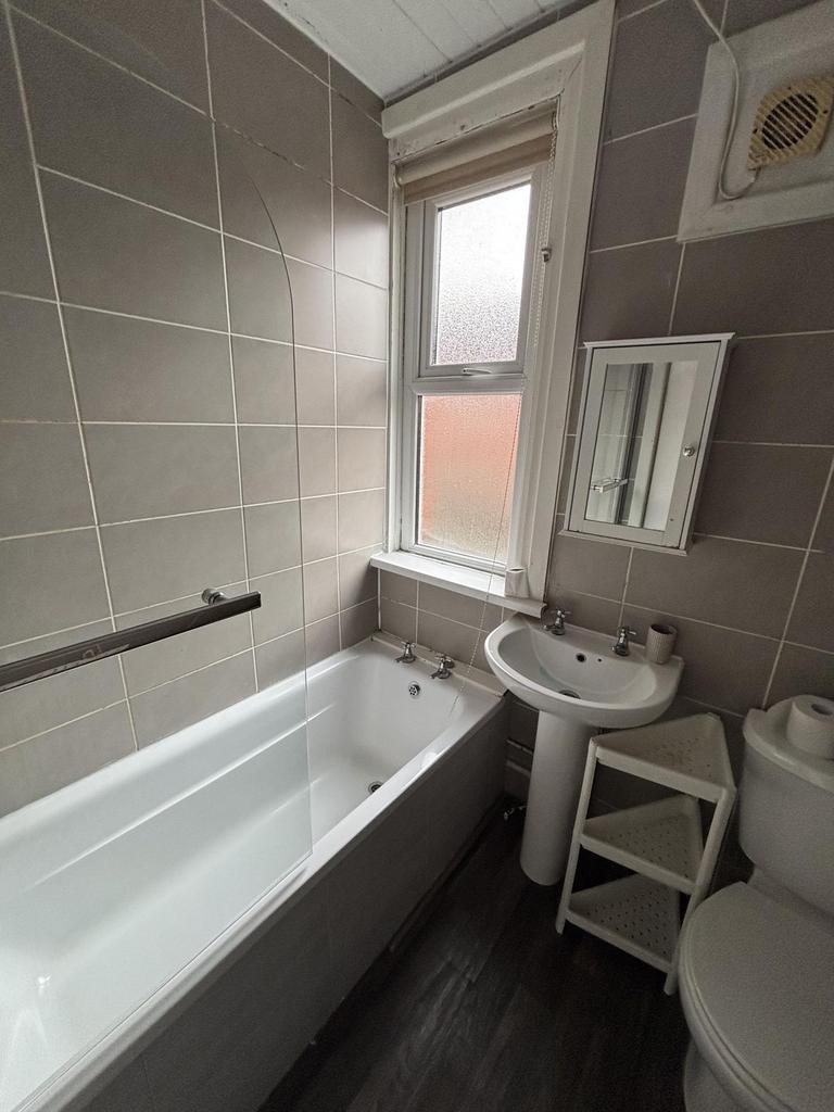 A well-maintained bathroom suite featuring a ba...