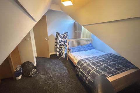 2 bedroom flat to rent, Brudenell Grove, Leeds LS6