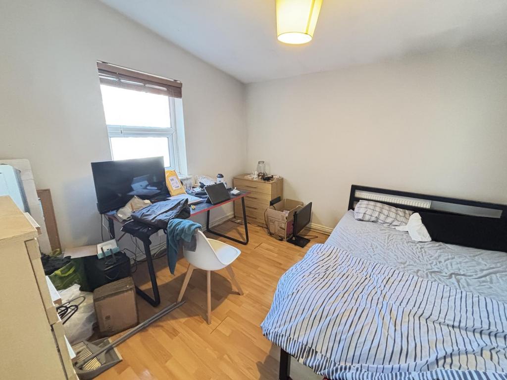 A cozy bedroom featuring a comfortable double b...