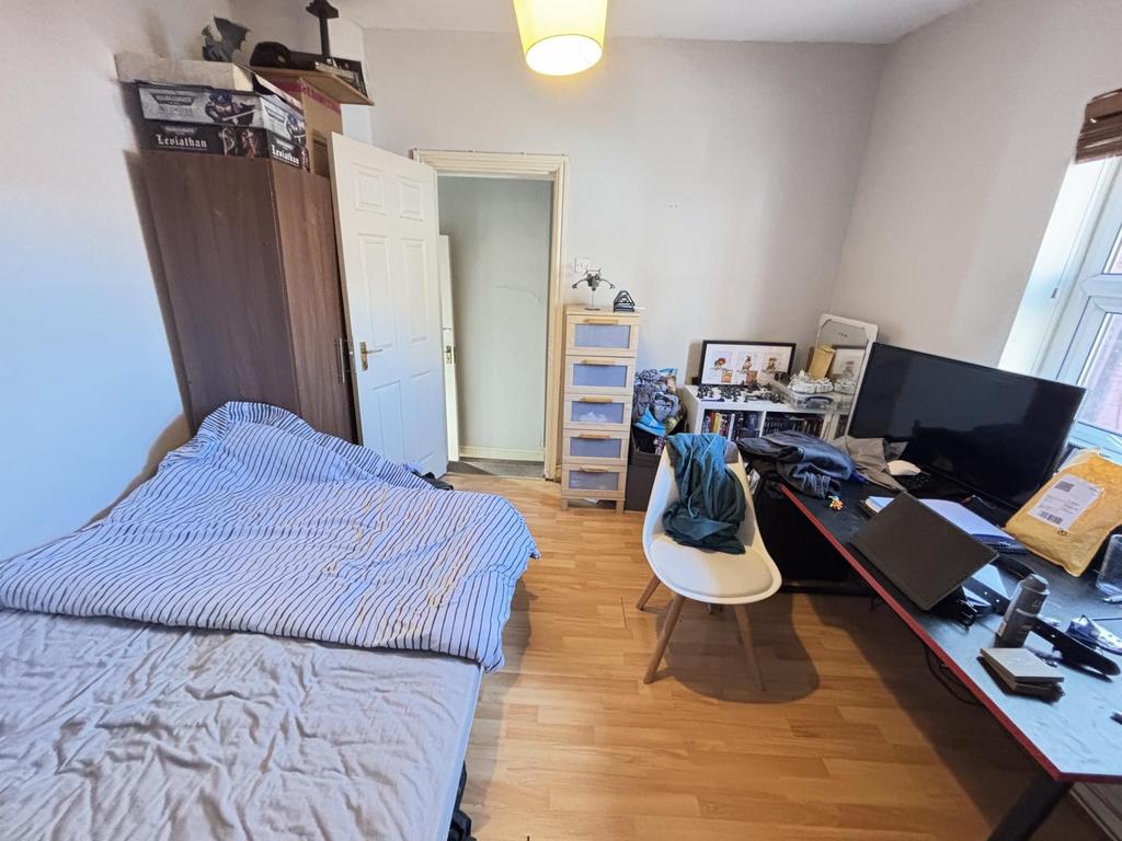 A cozy bedroom featuring a comfortable double b...