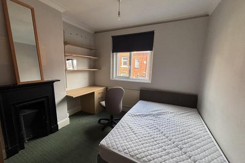 5 bedroom house to rent, Estcourt Avenue, Leeds LS6