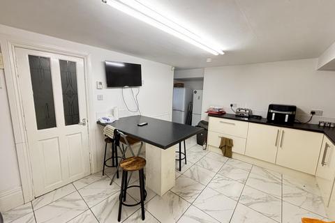 5 bedroom house to rent, Walmsley Road, Leeds LS6
