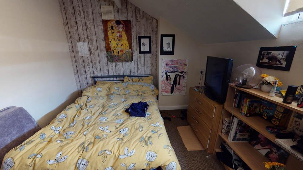 A cozy bedroom featuring a double bed with a fl...