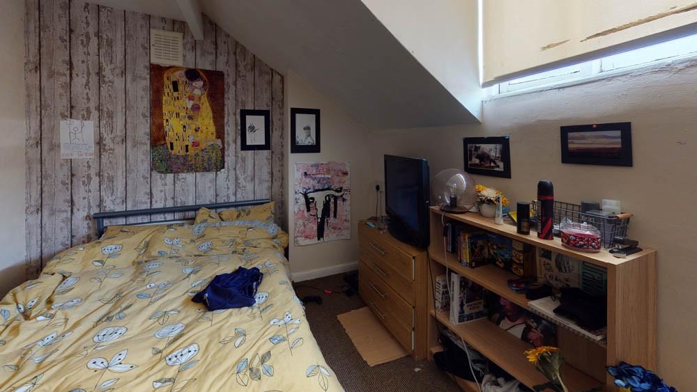 A cozy bedroom featuring a comfortable double b...