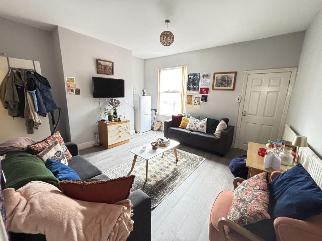 A bright and inviting contemporary living room ...