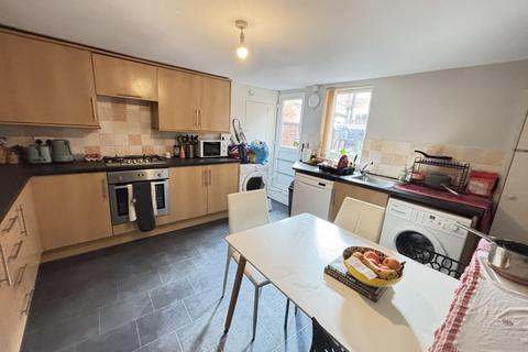 5 bedroom house to rent, Richmond Mount, Leeds LS6