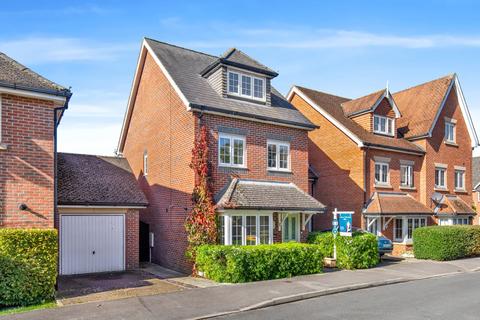 4 bedroom detached house for sale, Sycamore Road, Bordon GU35