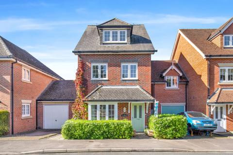 4 bedroom detached house for sale, Sycamore Road, Bordon GU35