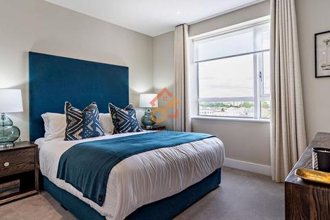 2 bedroom flat to rent, Circus Apartments, 39 Westferry Circus, London E14