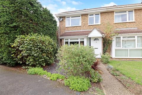 undefined, Oakfield, Surrey GU21