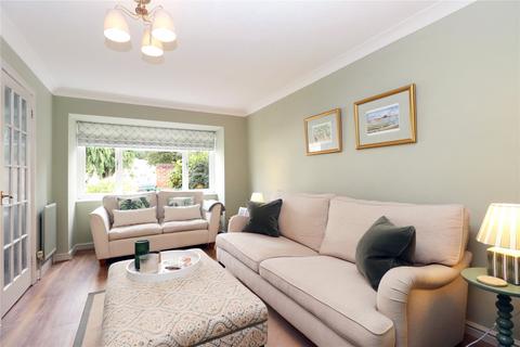 undefined, Oakfield, Surrey GU21