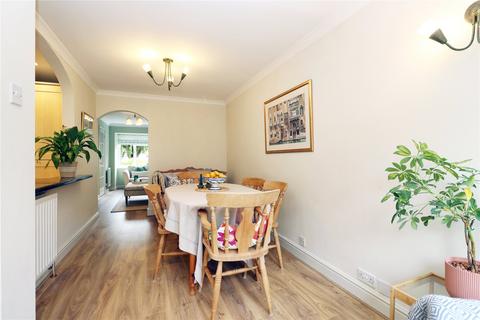 undefined, Oakfield, Surrey GU21