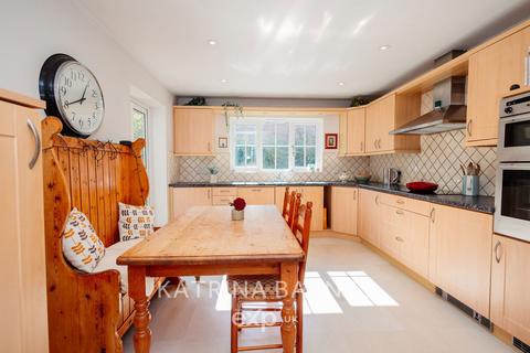 1 Notley Green, Great Notley, Braintree, CM77 7US