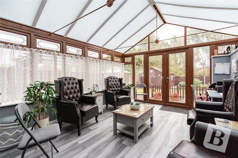 4 bedroom detached house for sale, Fanton Walk, Wickford, Essex, SS11