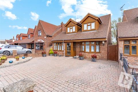 4 bedroom detached house for sale, Fanton Walk, Wickford, Essex, SS11
