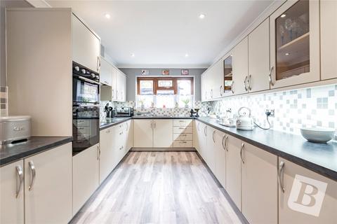 4 bedroom detached house for sale, Fanton Walk, Wickford, Essex, SS11