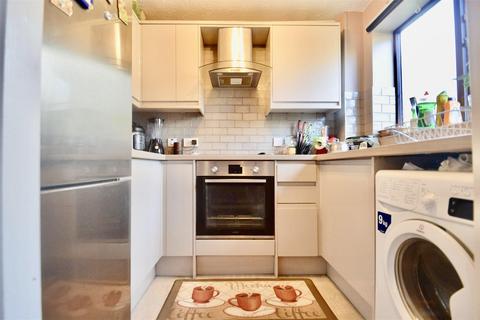 1 bedroom flat for sale, Winston Close, Dartford DA9