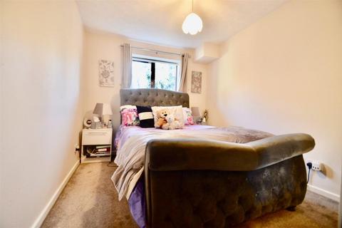 1 bedroom flat for sale, Winston Close, Dartford DA9