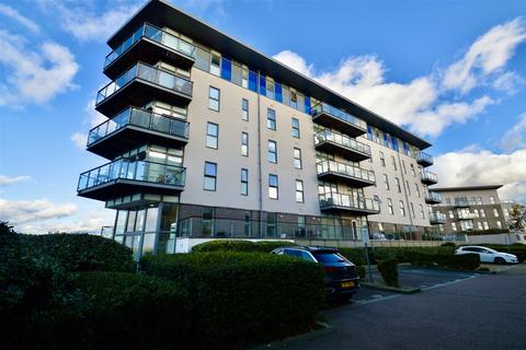 2 bedroom apartment to rent, Carmichael Avenue, Greenhithe DA9