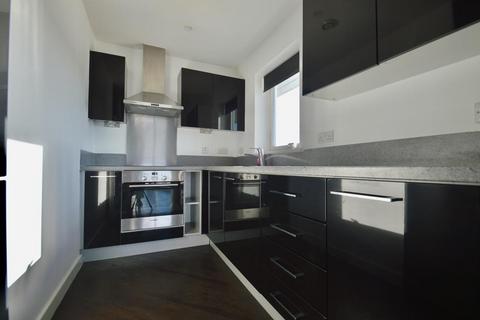 2 bedroom apartment to rent, Carmichael Avenue, Greenhithe DA9