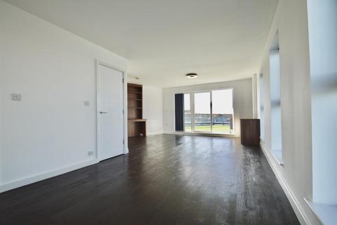 2 bedroom apartment to rent, Carmichael Avenue, Greenhithe DA9