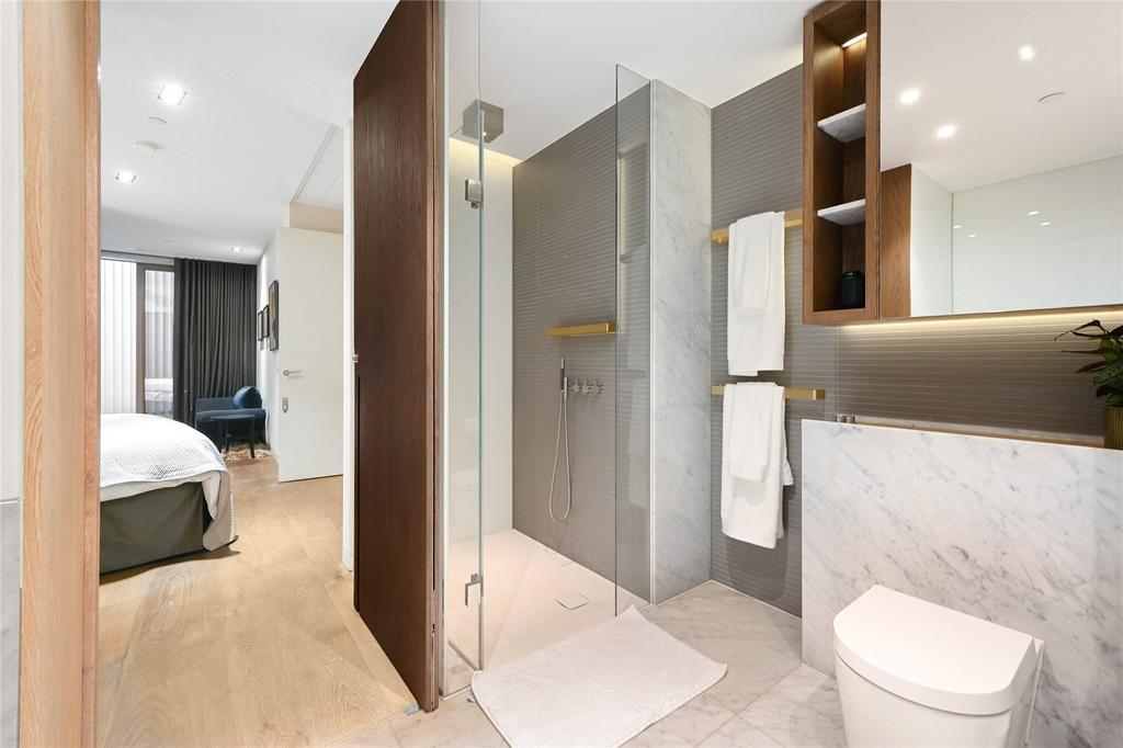 Principal Bathroom