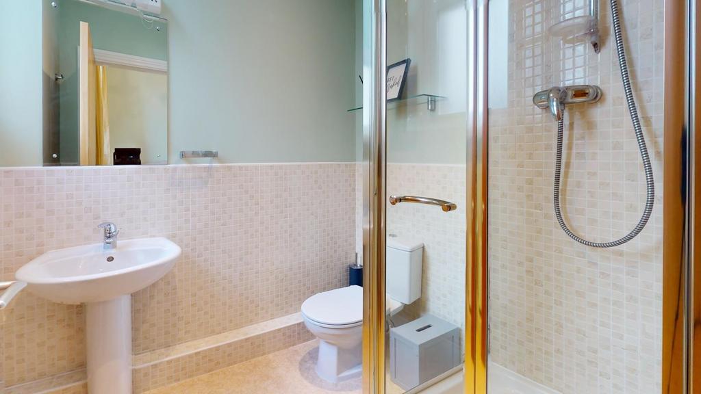 24-Buckden-Crt-Bathroom.jpg