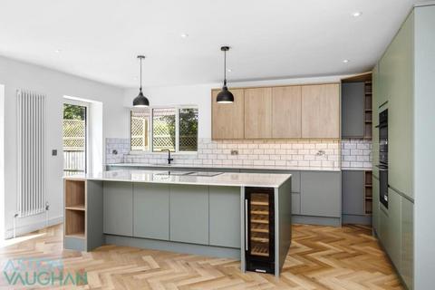 5 bedroom detached bungalow to rent, Ridgeside Avenue, Brighton BN1