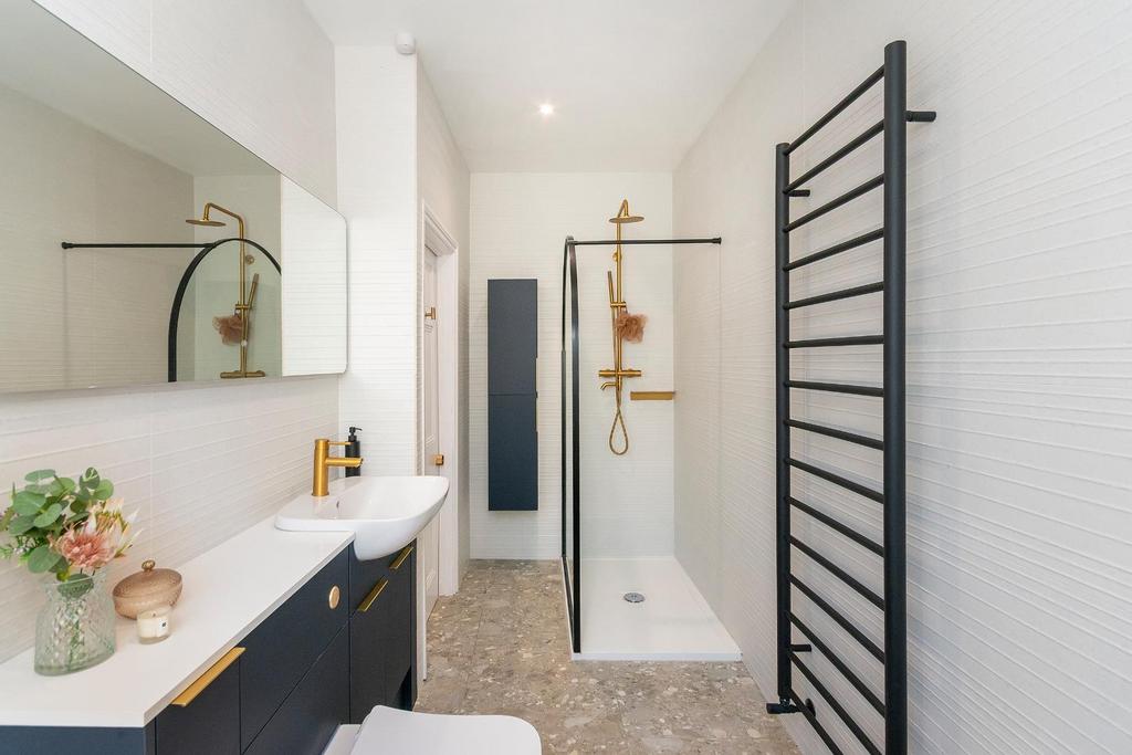 1 H7 RCN - Bathroom A.jpg