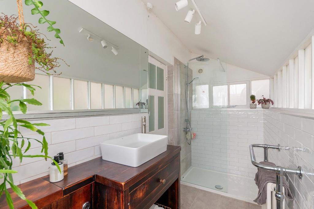 1 H7 RCN - Shower Room A.jpg