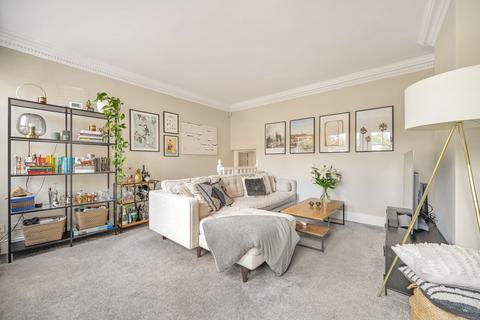 2 bedroom townhouse to rent, Wingfield House, South Lambeth Road, SW8
