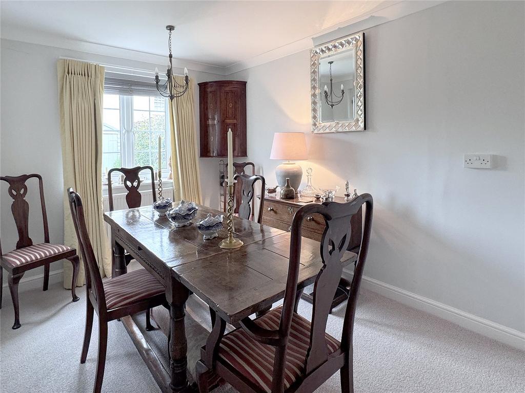 Dining Room/Bed 3