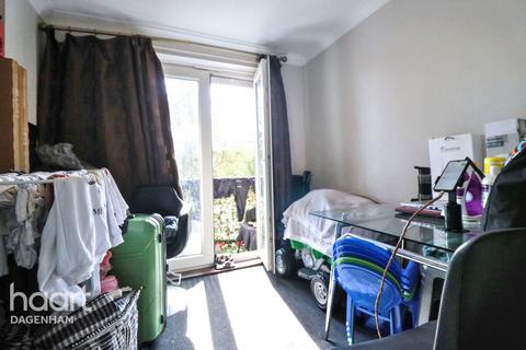 undefined, Tallow Close, Dagenham