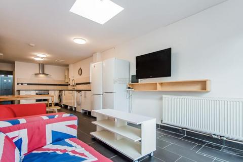 6 bedroom end of terrace house to rent, Grange Road, Birmingham B29