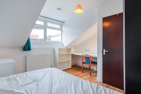 6 bedroom end of terrace house to rent, Grange Road, Birmingham B29