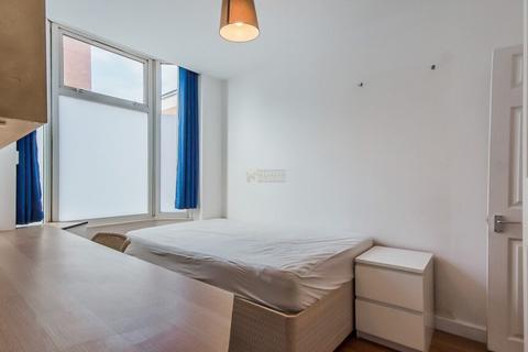 6 bedroom end of terrace house to rent, Grange Road, Birmingham B29