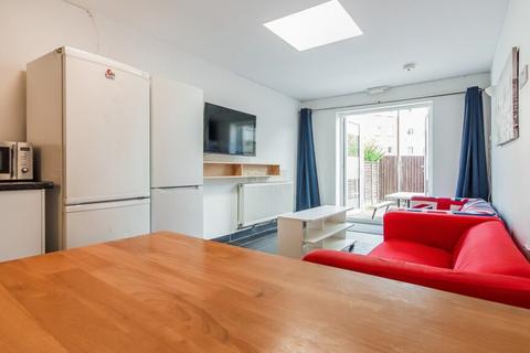 6 bedroom end of terrace house to rent, Grange Road, Birmingham B29