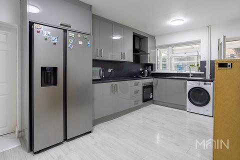 4 bedroom semi-detached house for sale, Springway Close, Leicester LE5