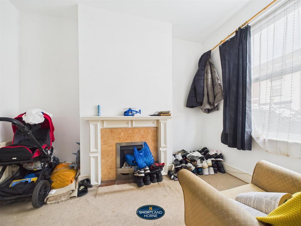 CAM01906 G0-PR0583-STILL005.jpg