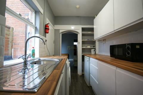 3 bedroom terraced house to rent, Tiverton Road, Birmingham B29
