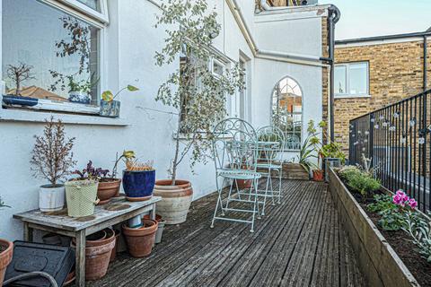 2 bedroom flat for sale, Balham High Road, London, SW12